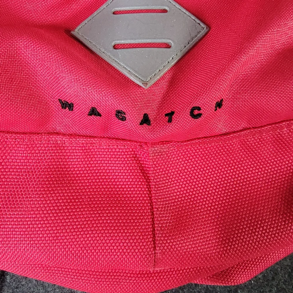 The North Face Wasatch Backpack Pink Grey Black Bottle Pockets Zippers Storage